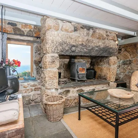 Holiday home Whitebreakers, Cottage, Garden, Sea-views, Amazing Location By *