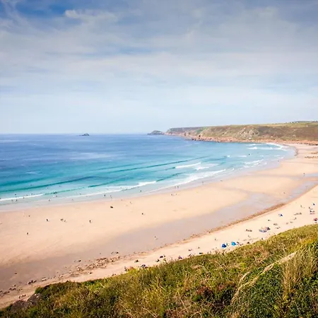 Whitebreakers, Cottage, Garden, Sea-views, Amazing Location By Holiday home