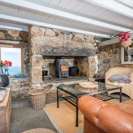 Whitebreakers, Cottage, Garden, Sea-views, Amazing Location By Sennen